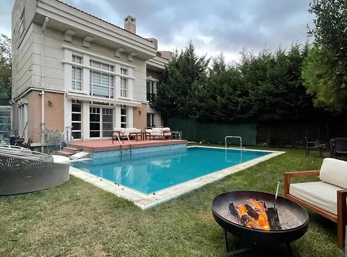 Private Villa Near The Sea,4+1,Pools,Sauna,Jacuzzi Istanbul with Pool