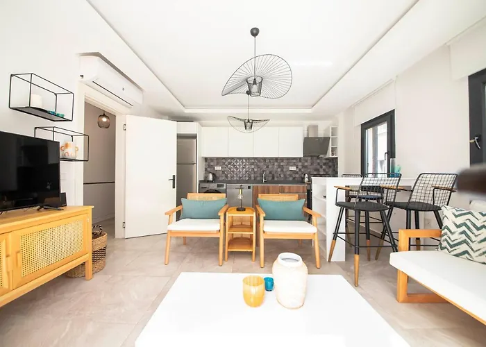 Private Amazing House With Balcony 1 Min Walking Distance To The Beach In Bodrum