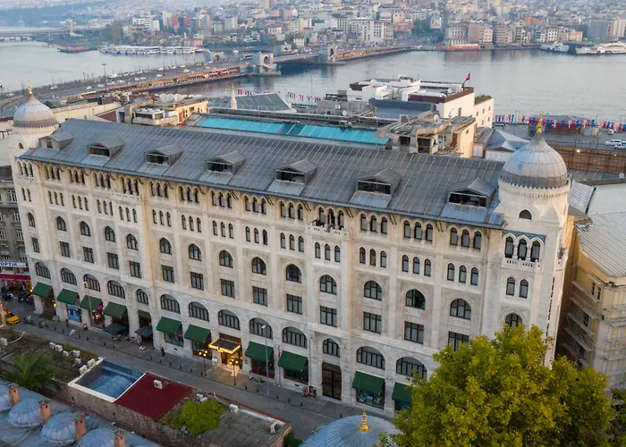 Istanbul Pet Friendly Lodging and Hotels near Hagia Sophia Museum