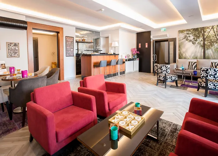 Izmir hotels near Tarihi Asansor
