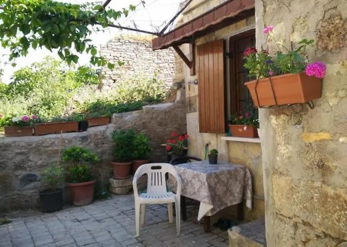 Private Yenifoca Merkezde Tas Triplex. Villa Izmir