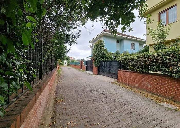 Detached 2 Floor Villa With 4 Rooms And Garden Istanbul
