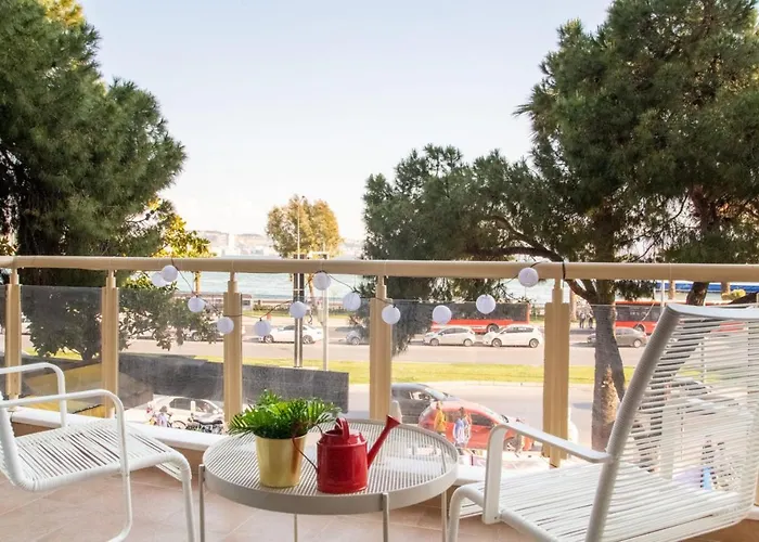 Pet friendly Balcony & Sea View Flat In Karsiyaka Apartment Izmir