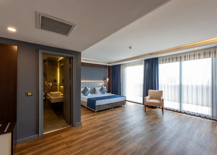 Istanbul hotels near Little Hagia Sophia