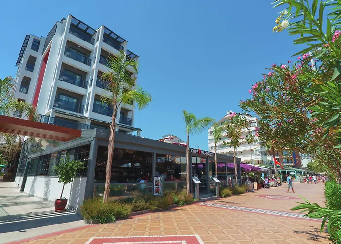 Marmaris hotels near Ataturk Statue