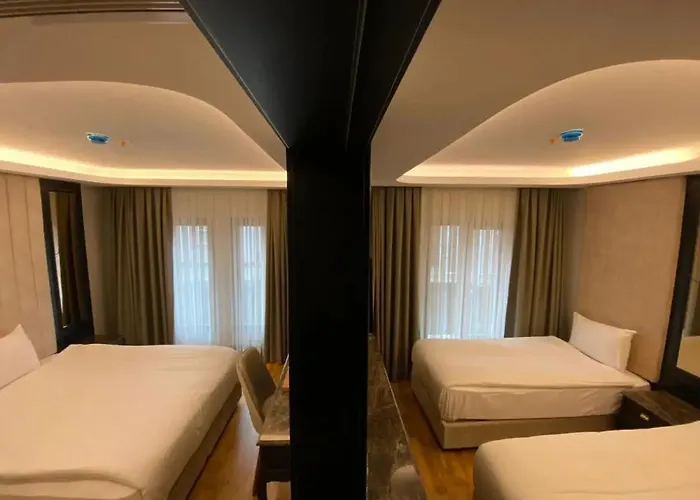 Istanbul hotels near Divanyolu Street