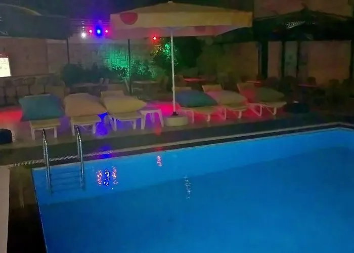 Kanarya Otel Cesme